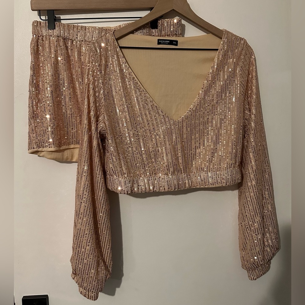 SHEIN CURVE V-Neck Crop Top and Shorts Set